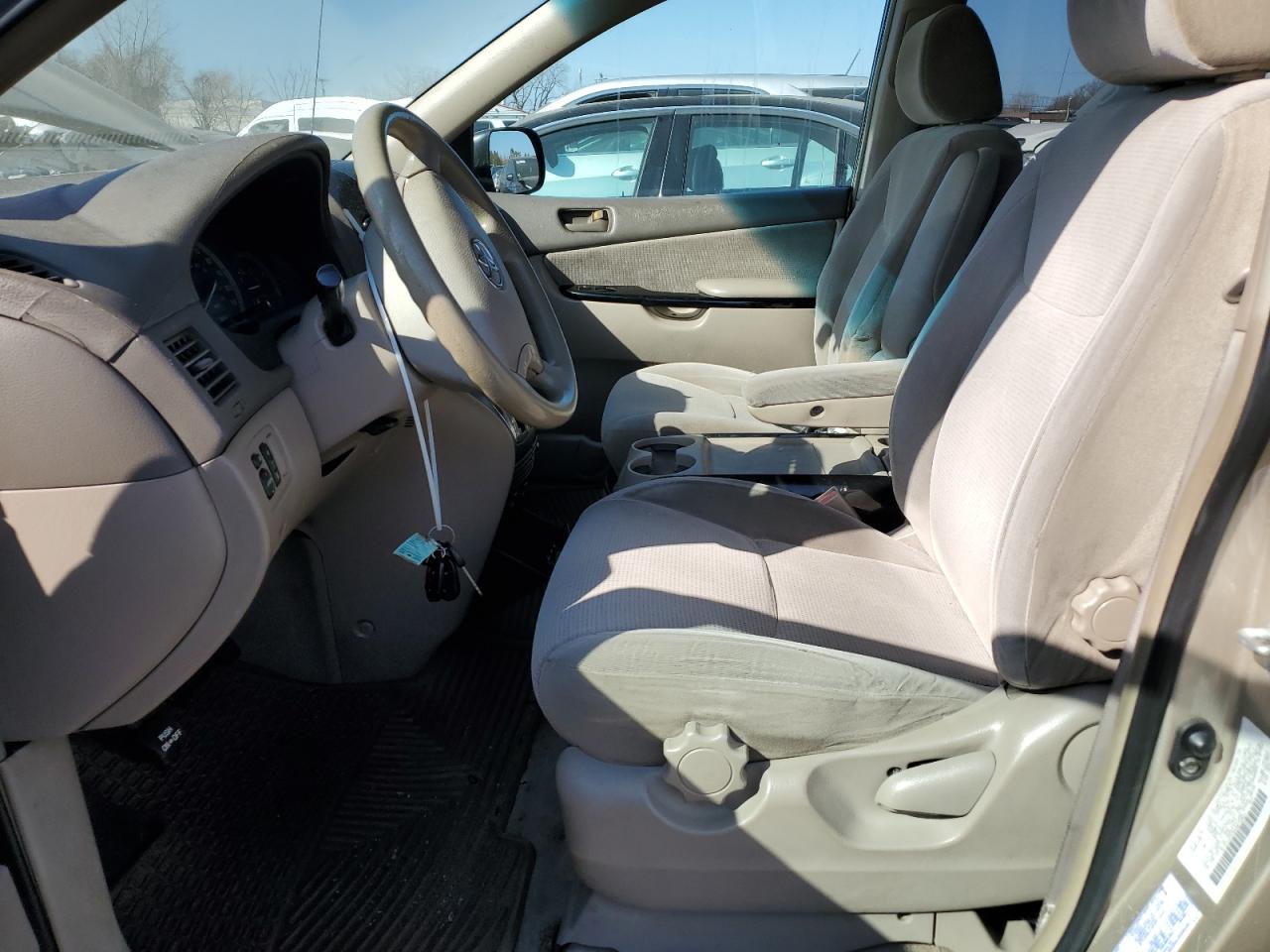2004 Toyota Sienna - Image 7