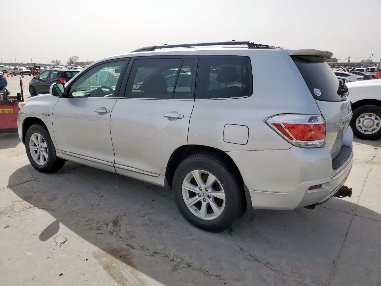 2011 Toyota Highlander - Image 2