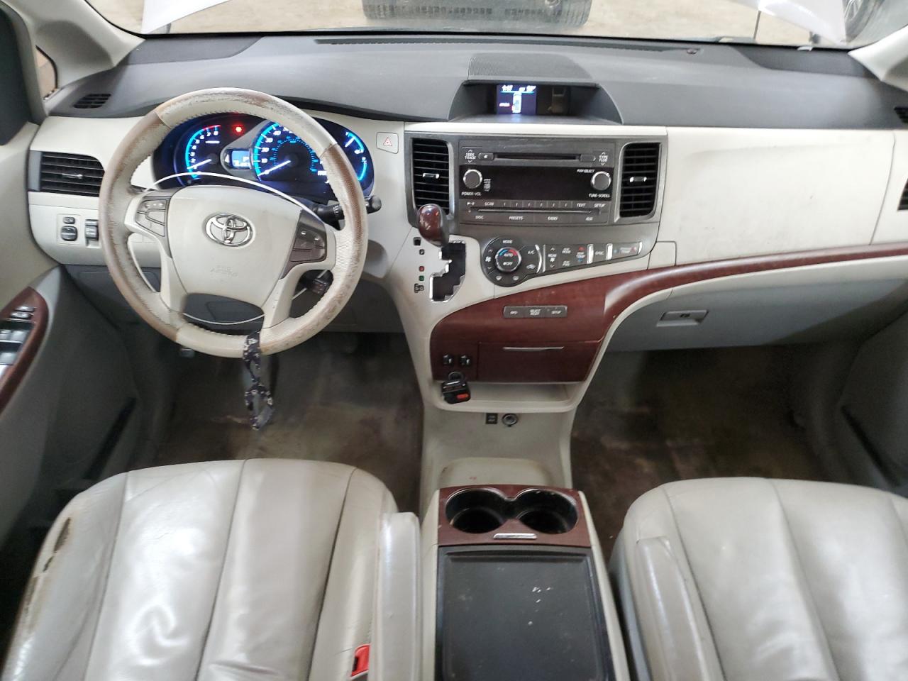 2013 Toyota Sienna - Image 8