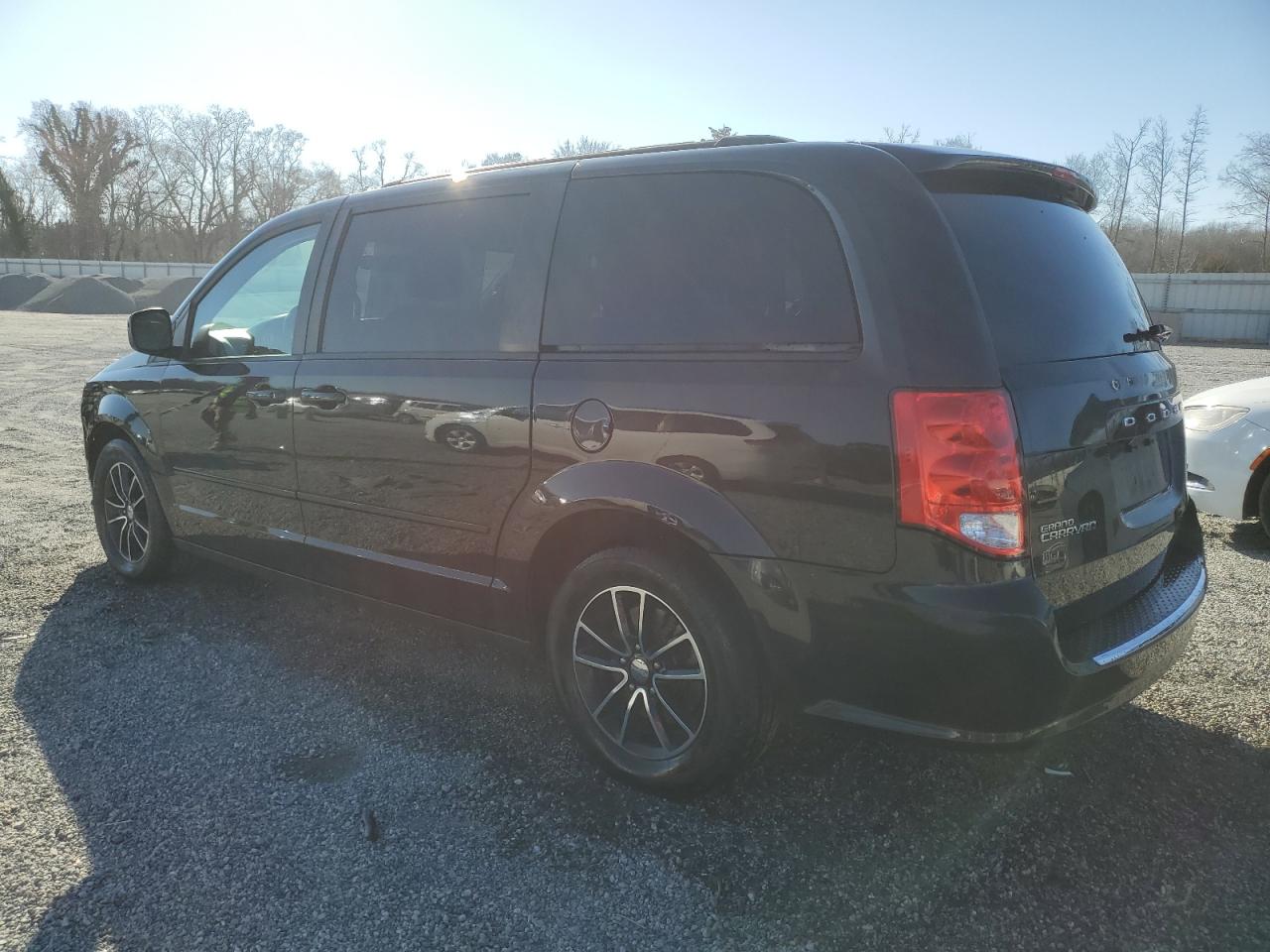 2017 Dodge Caravan - Image 2