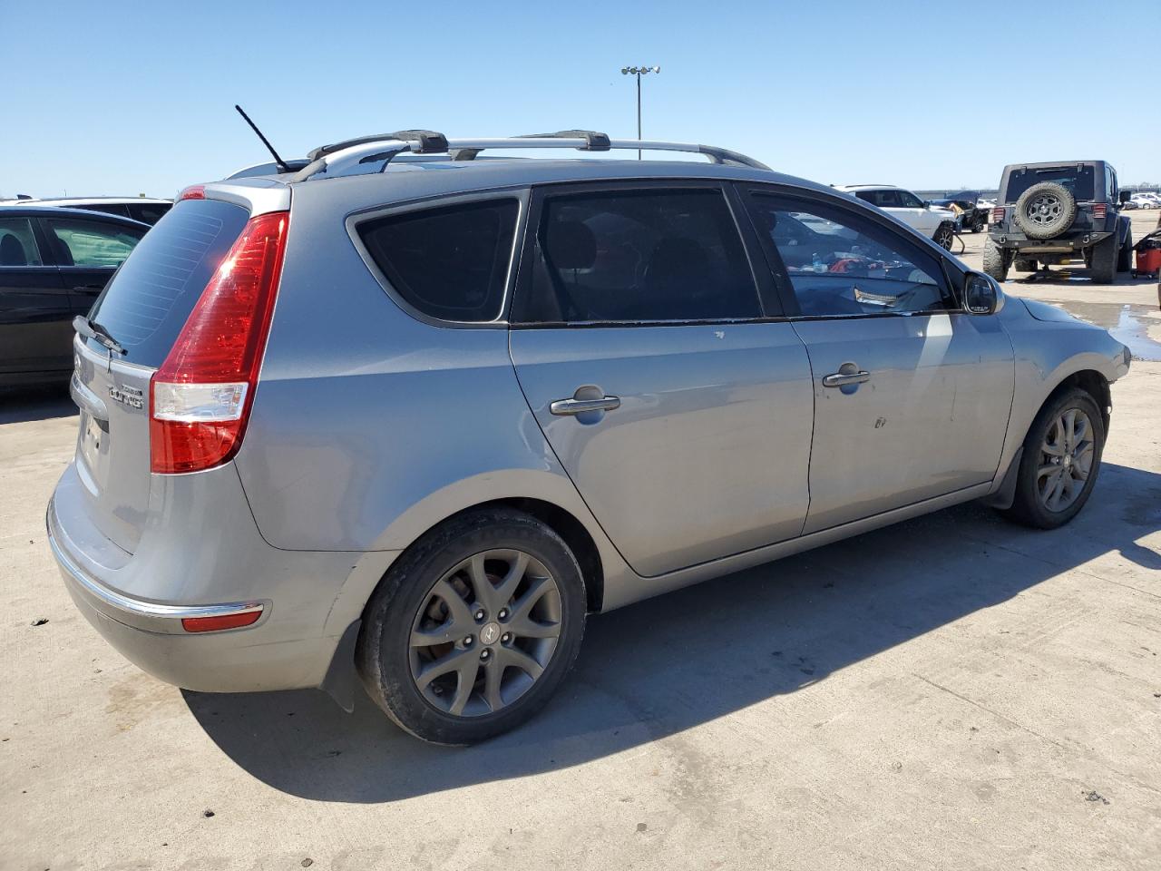 2012 Hyundai Elantra - Image 3