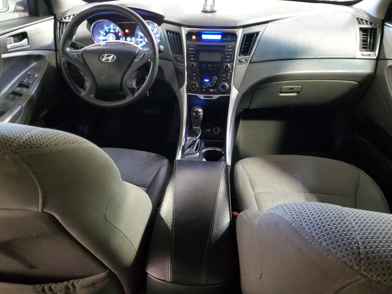 2012 Hyundai Sonata - Image 8