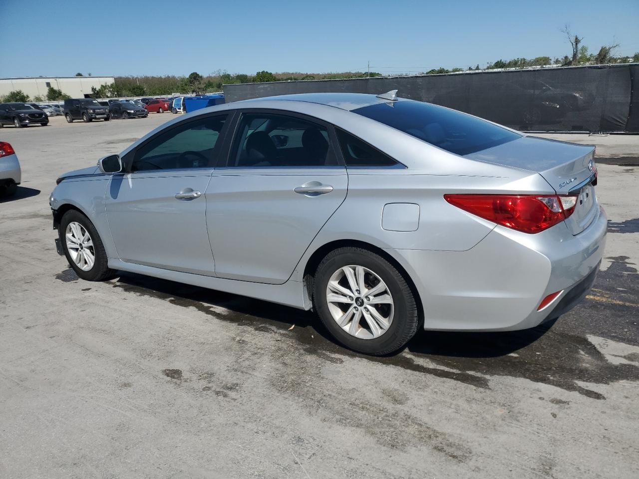 2014 Hyundai Sonata - Image 2