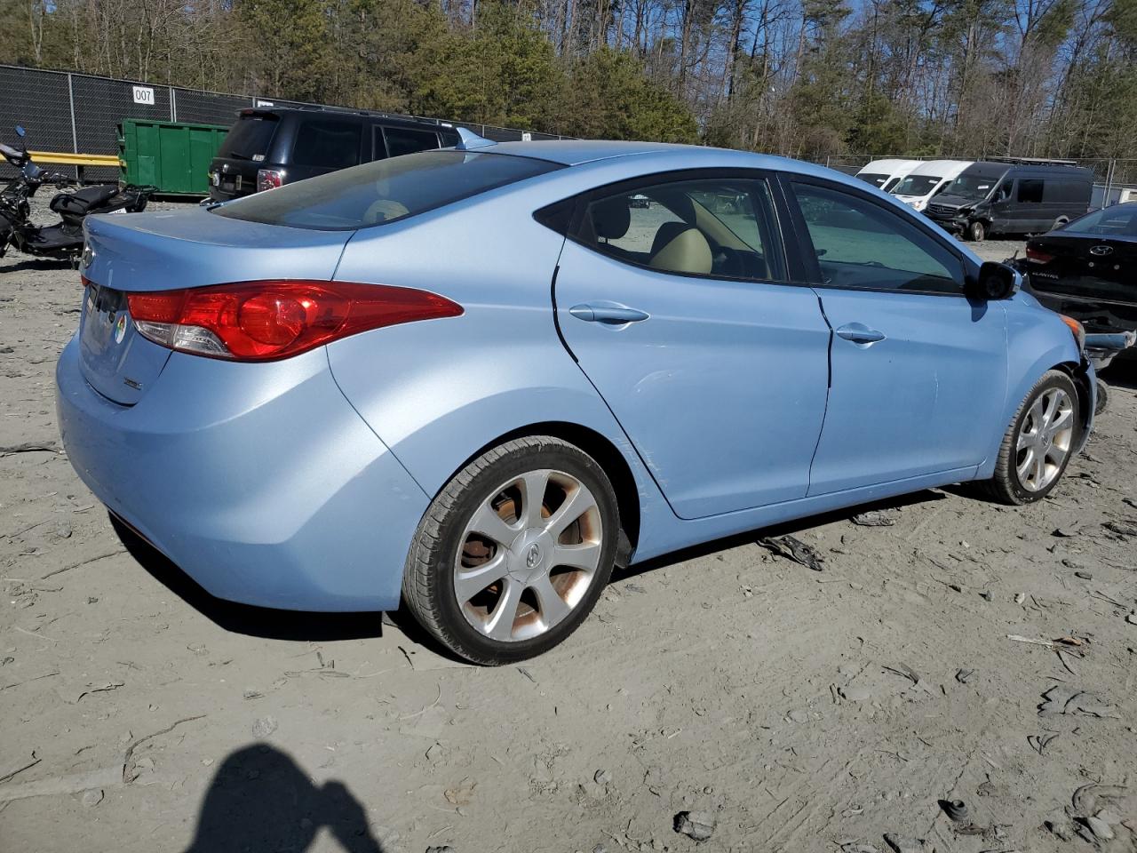 2011 Hyundai Elantra - Image 3