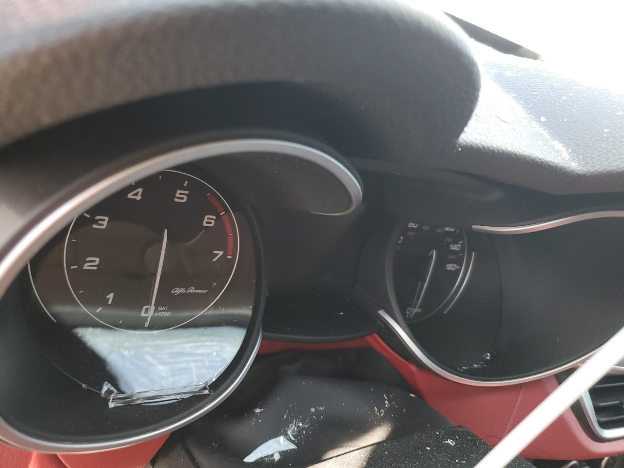 2019 Alfa Romeo Stelvio - Image 9