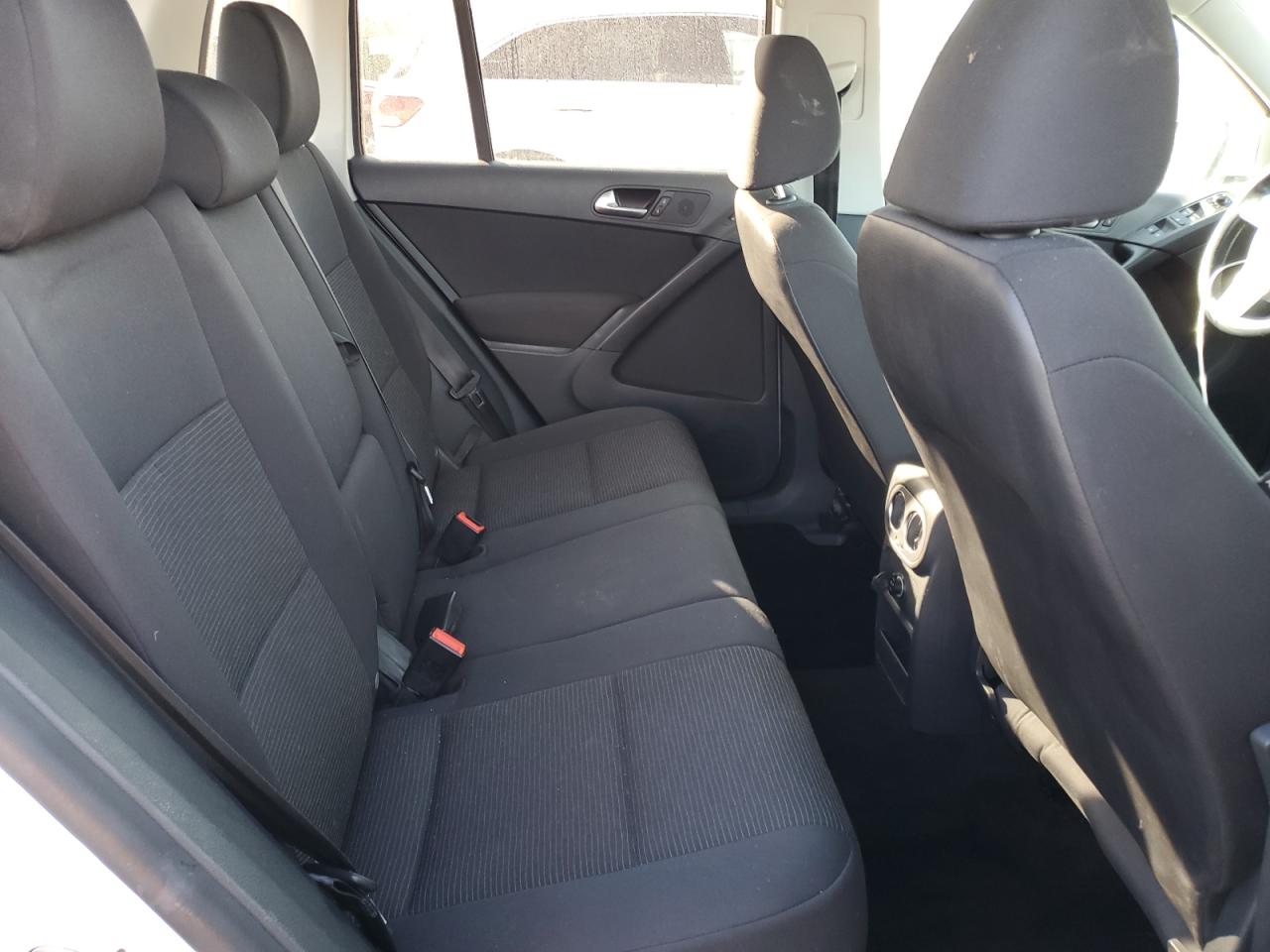 2017 Volkswagen Tiguan - Image 11