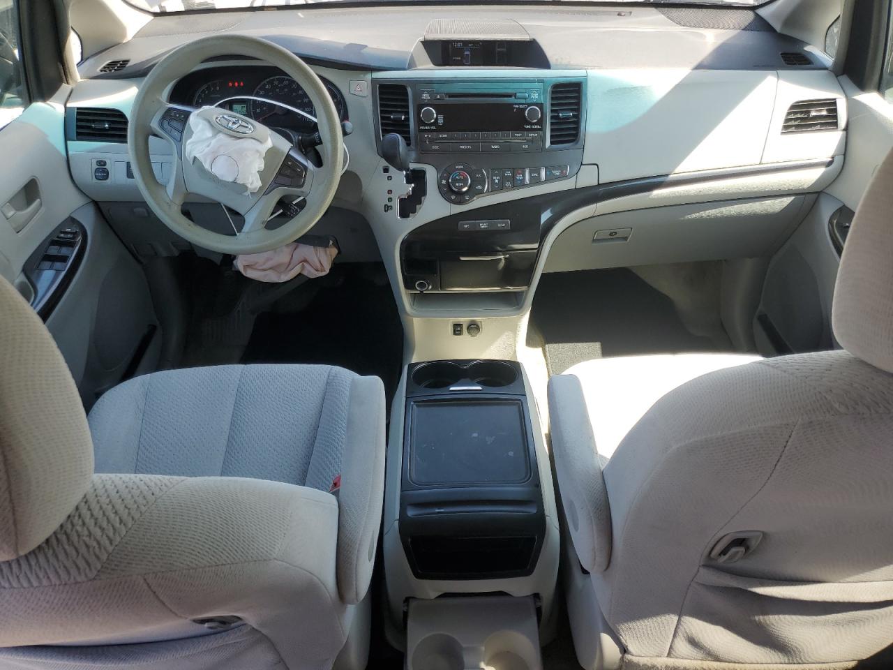 2013 Toyota Sienna - Image 8