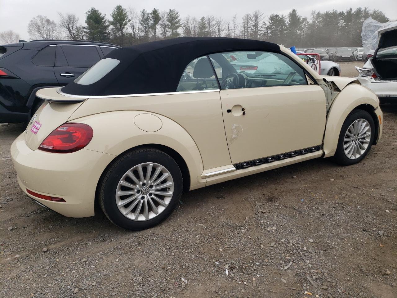 2019 Volkswagen Beetle - Image 3