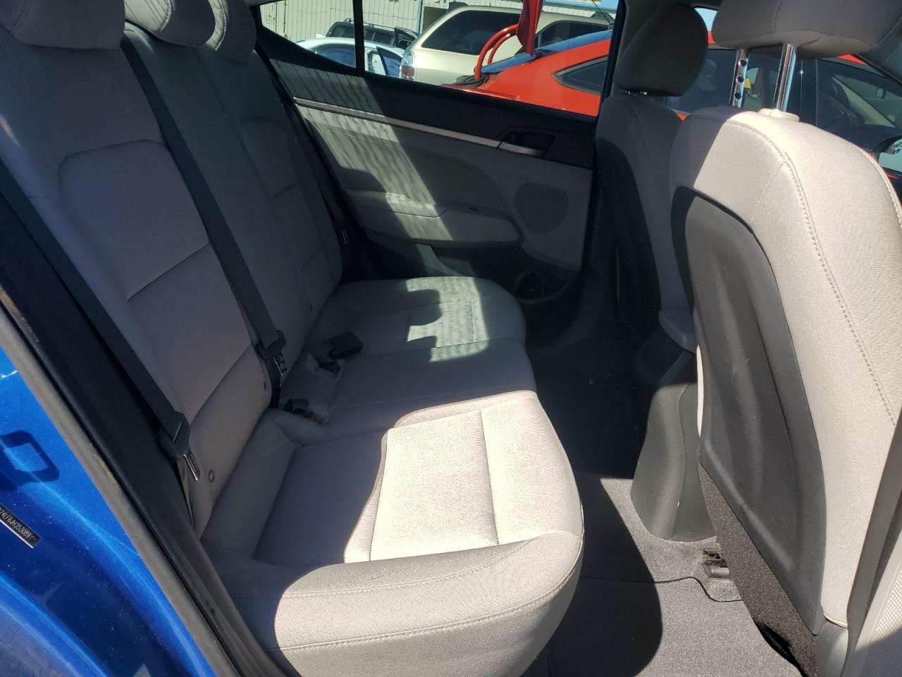 2018 Hyundai Elantra - Image 11