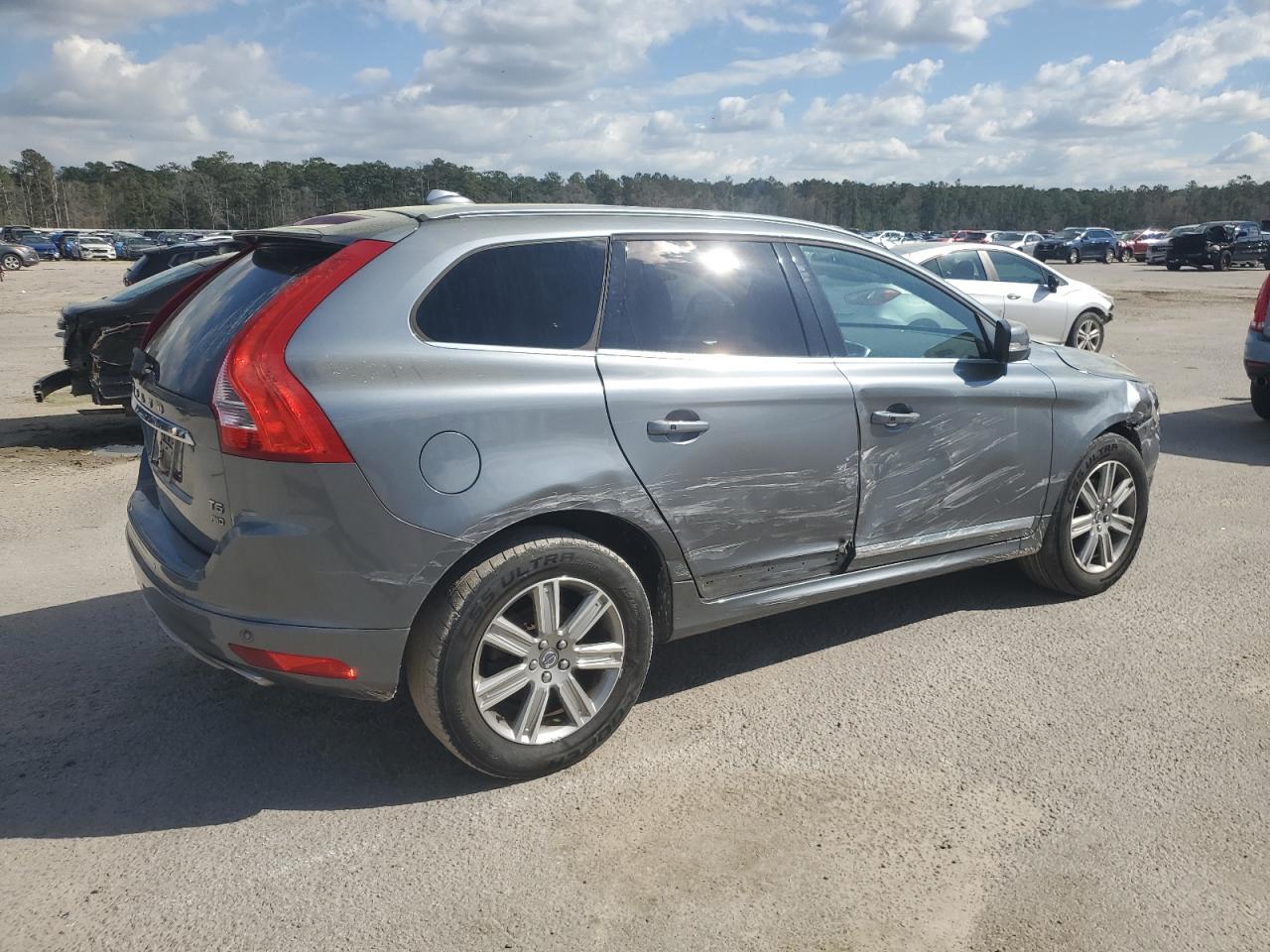 2017 Volvo XC60 - Image 3