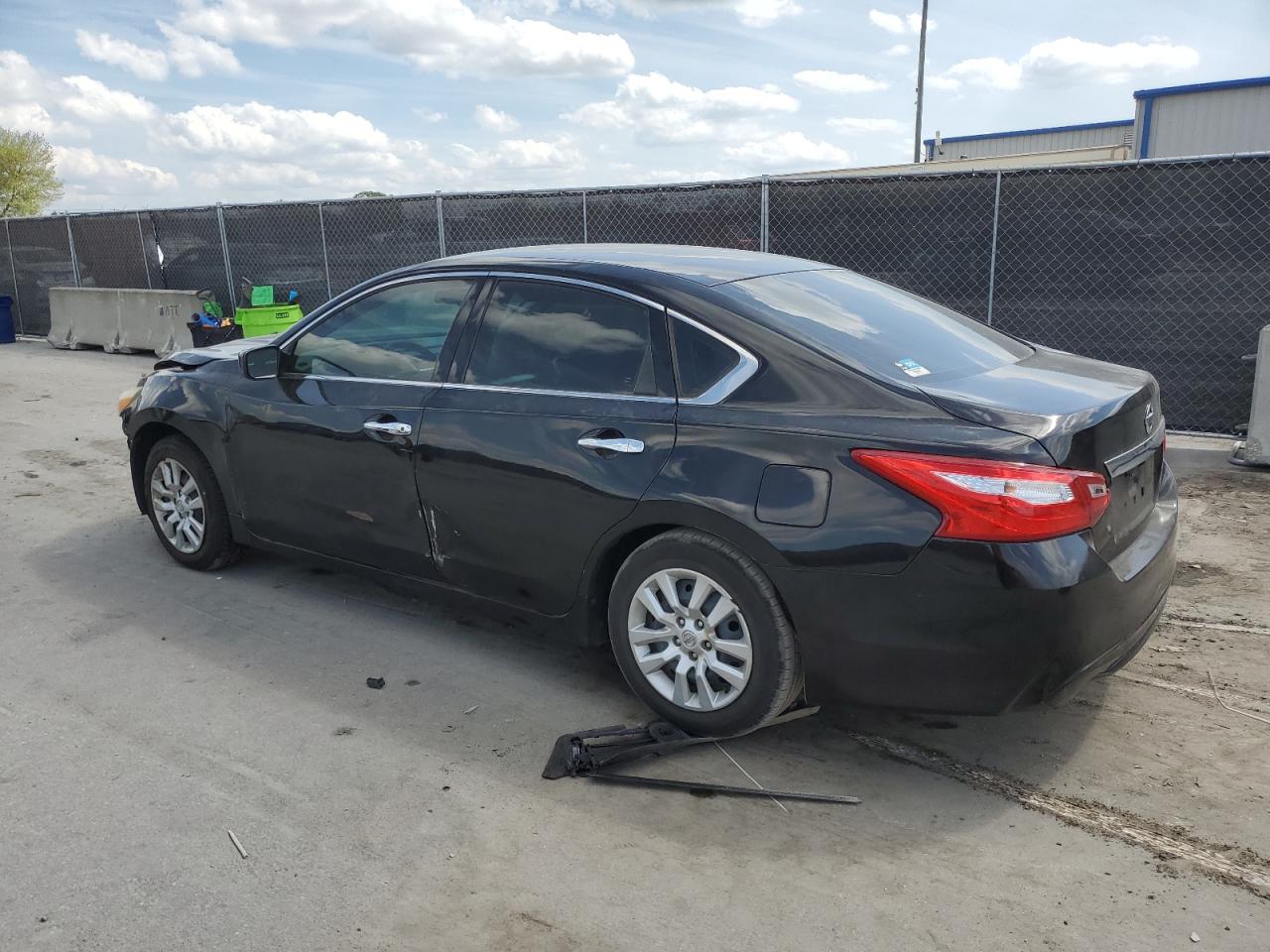 2016 Nissan Altima - Image 2
