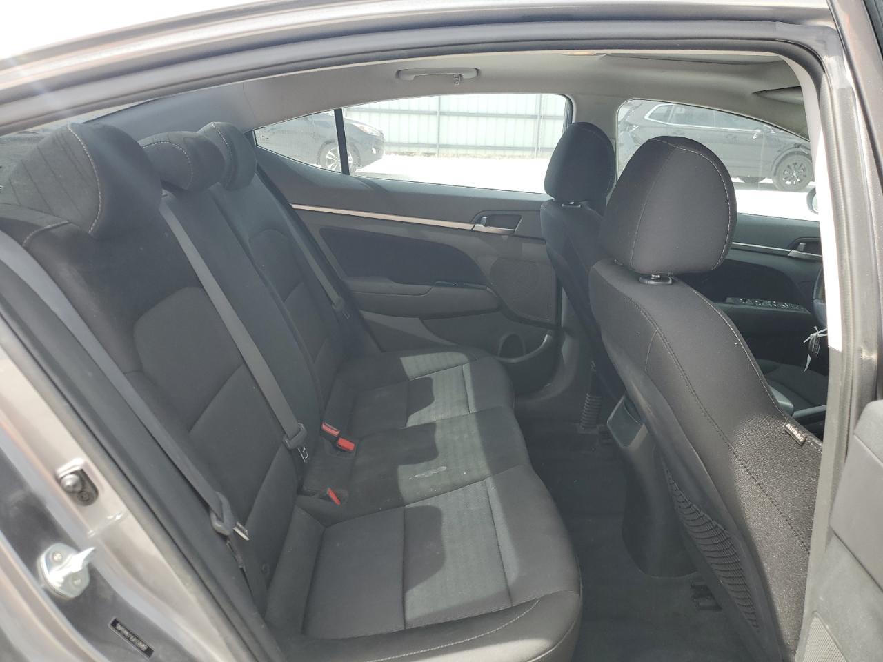 2018 Hyundai Elantra - Image 11