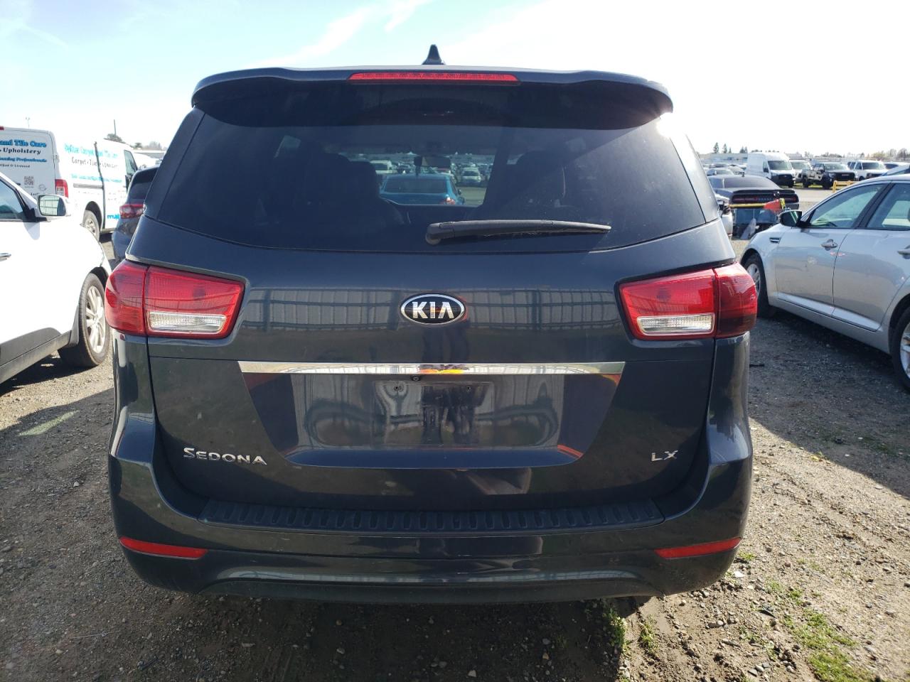 2017 Kia Sedona - Image 6