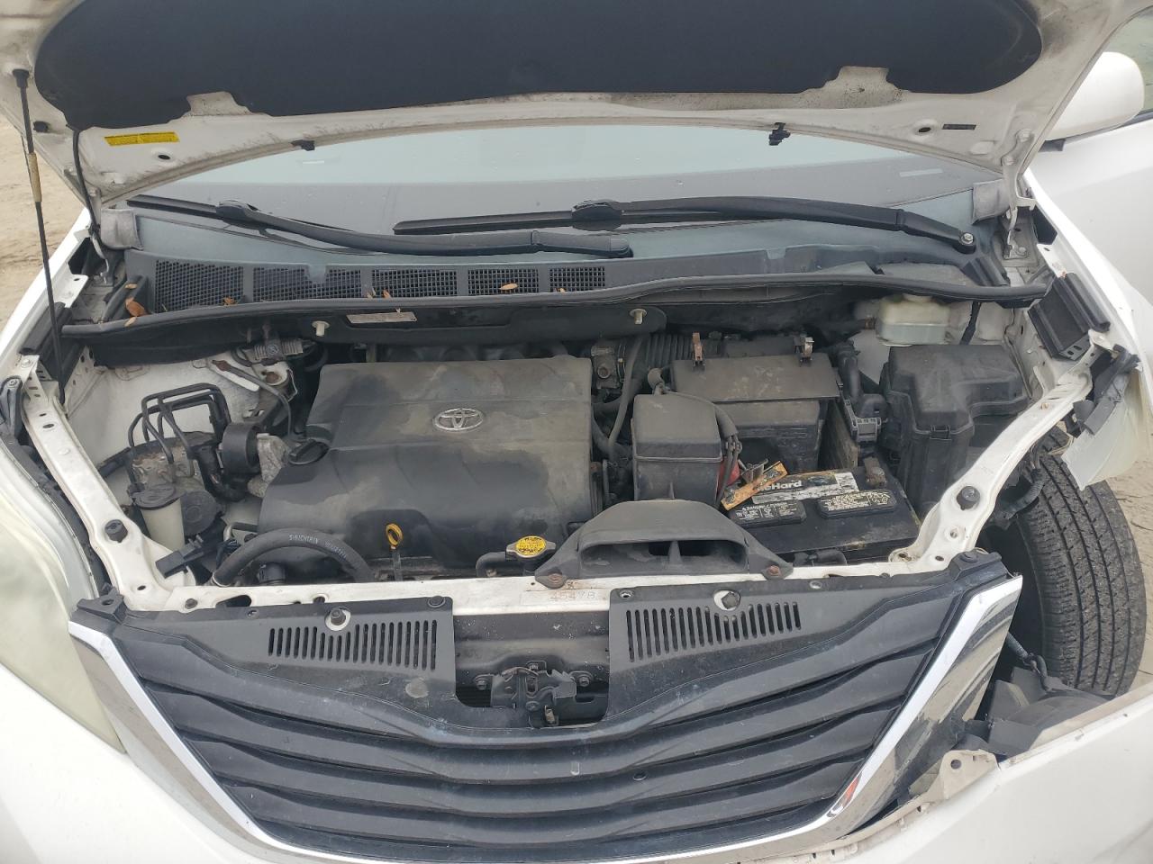 2011 Toyota Sienna - Image 13