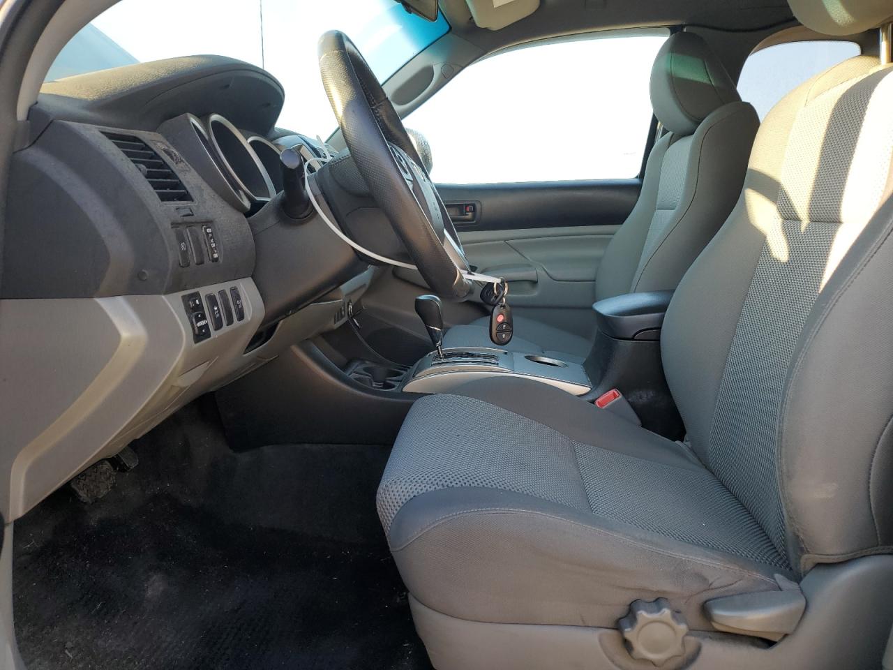 2015 Toyota Tacoma - Image 7
