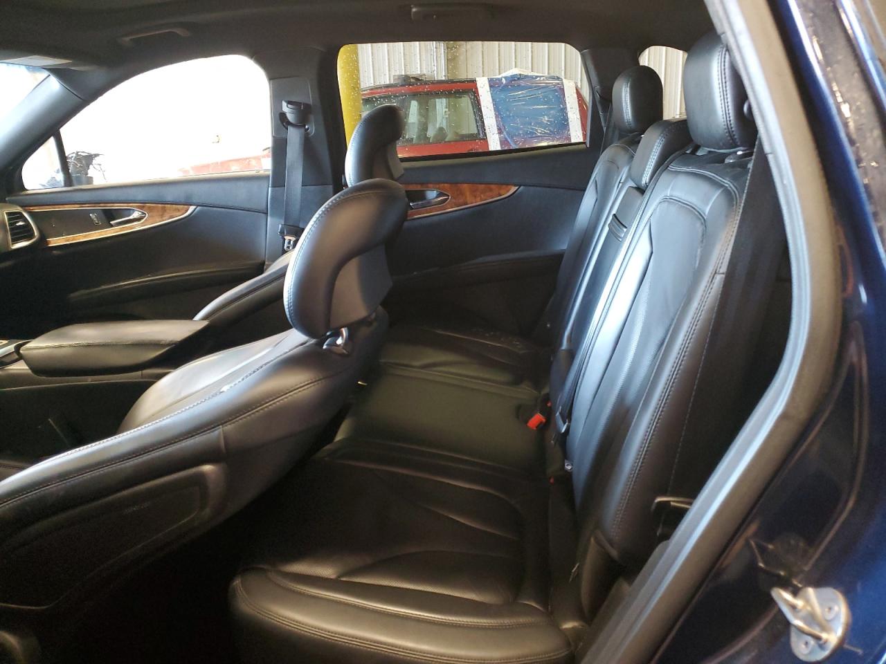 2017 Lincoln MKX - Image 11