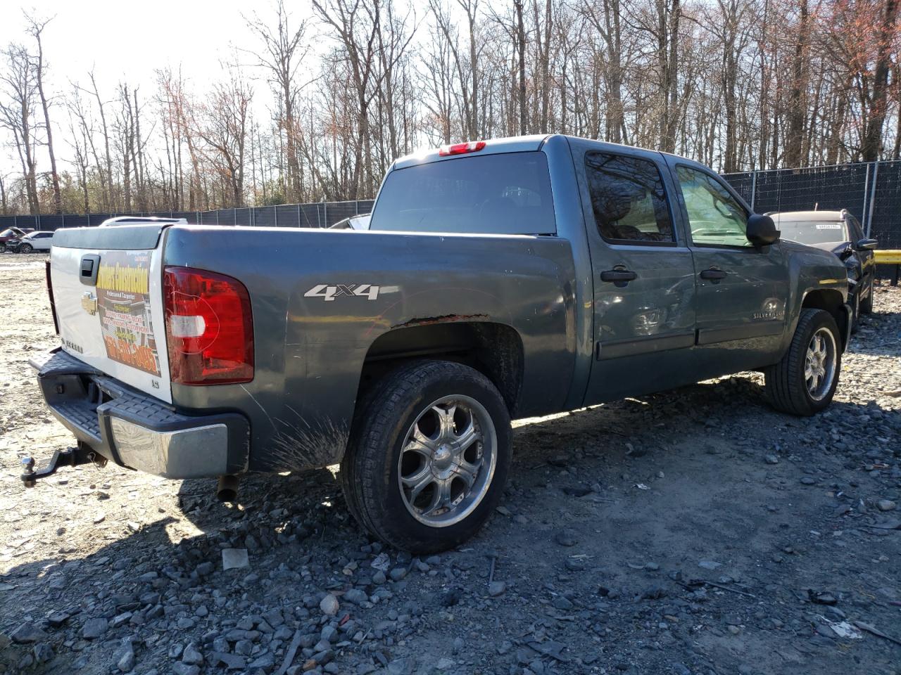 2009 Chevrolet Silverado - Image 3