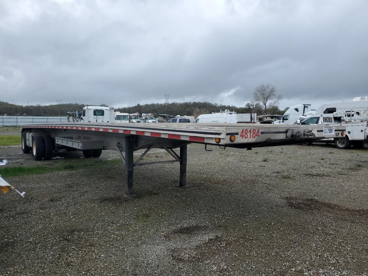 2020 Mac Flatbed Trailer იყიდება Anderson-ში, CA - Minor Dent/Scratches