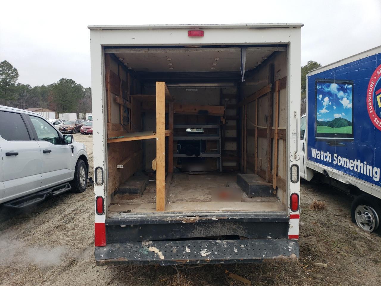 2003 Chevrolet Express - Image 6