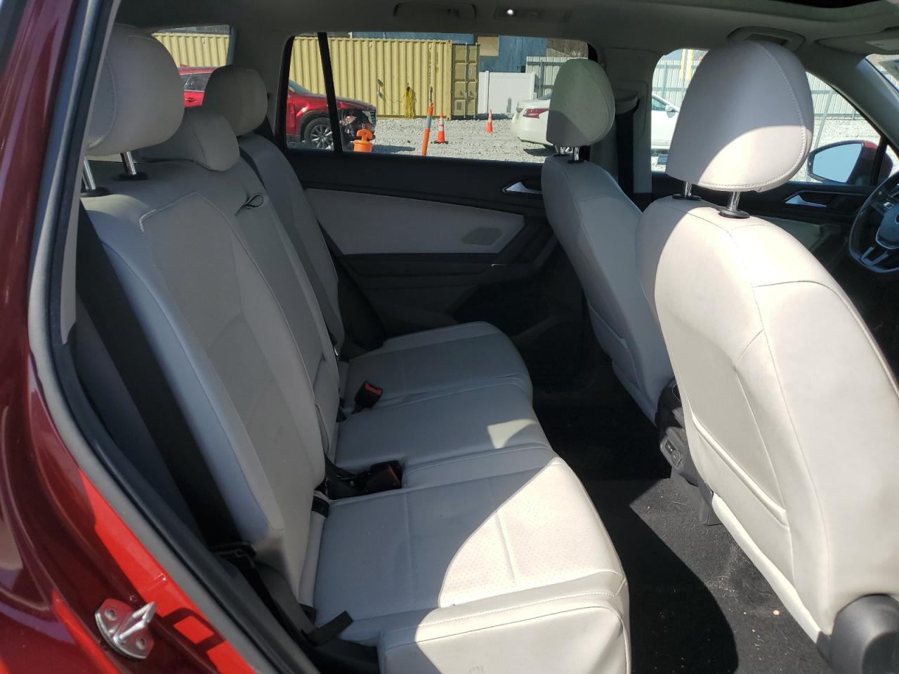2018 Volkswagen Tiguan - Image 11