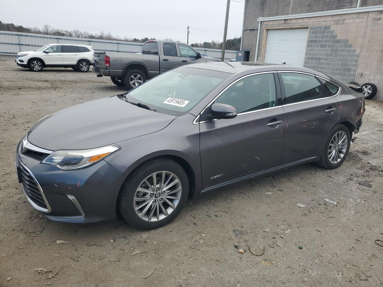 2016 Toyota Avalon - Image 1