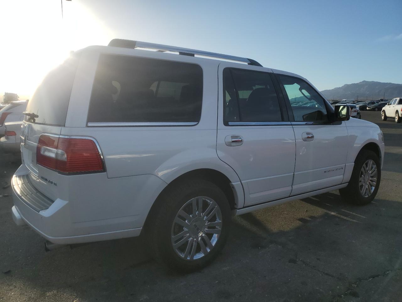 2010 Lincoln Navigator - Image 3