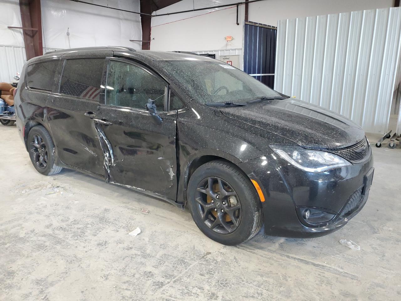 2019 Chrysler Pacifica - Image 4