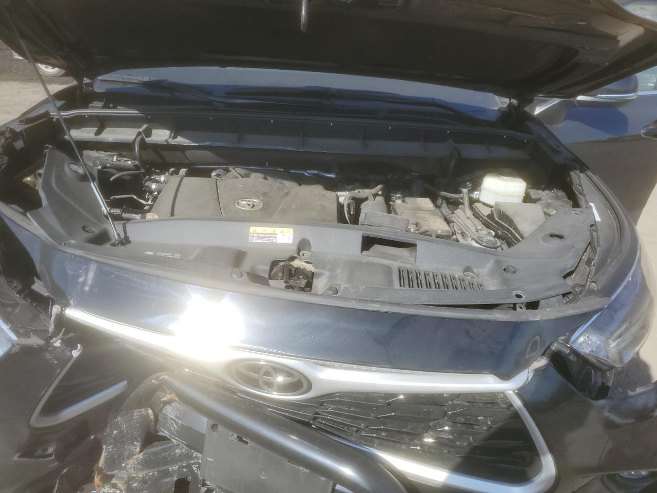 2021 Toyota Highlander - Image 14