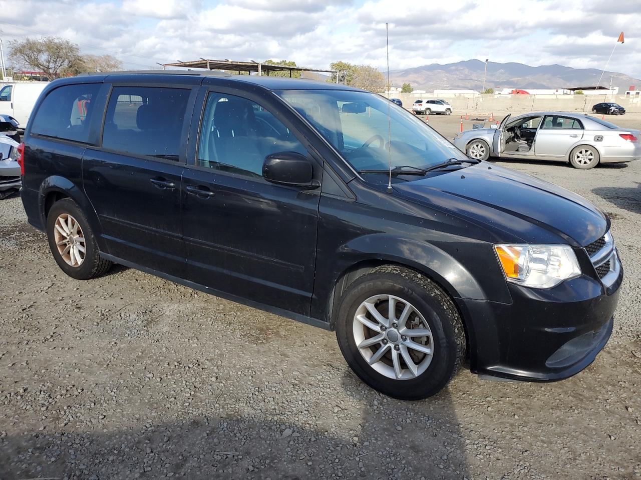 2016 Dodge Caravan - Image 4