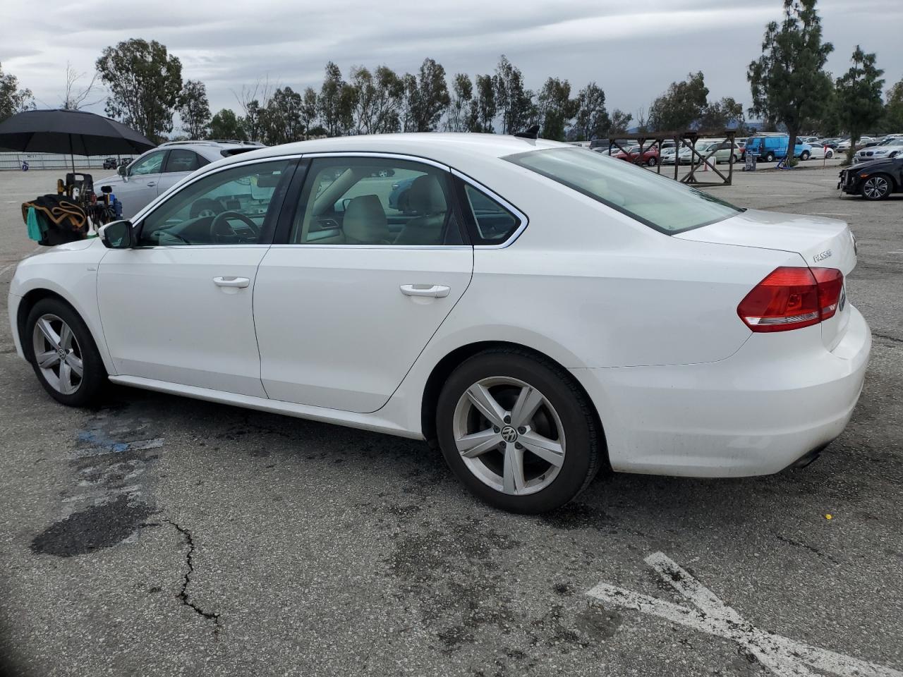 2014 Volkswagen Passat - Image 2