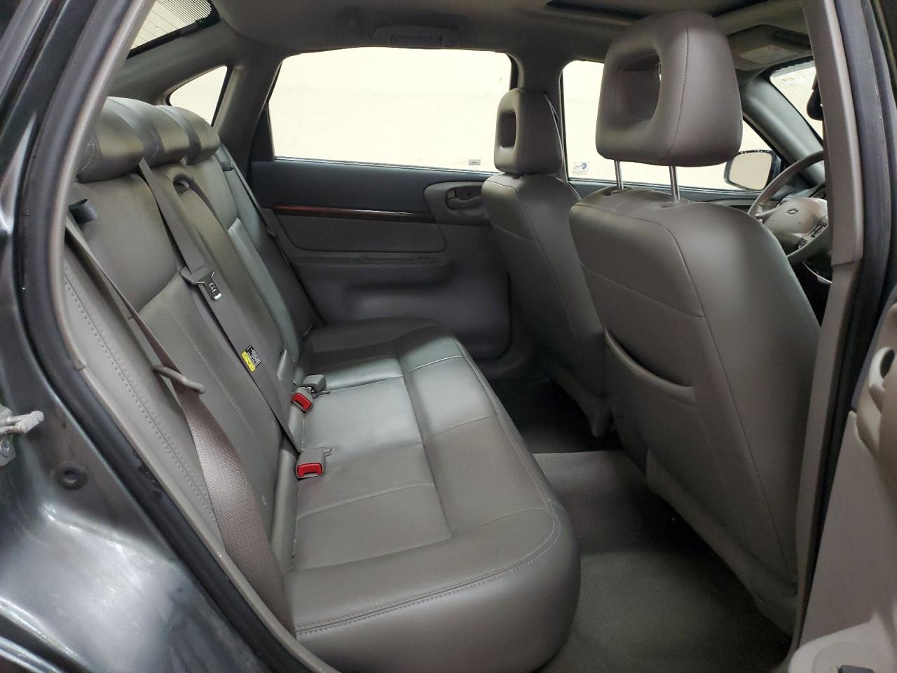 2005 Chevrolet Impala - Image 10