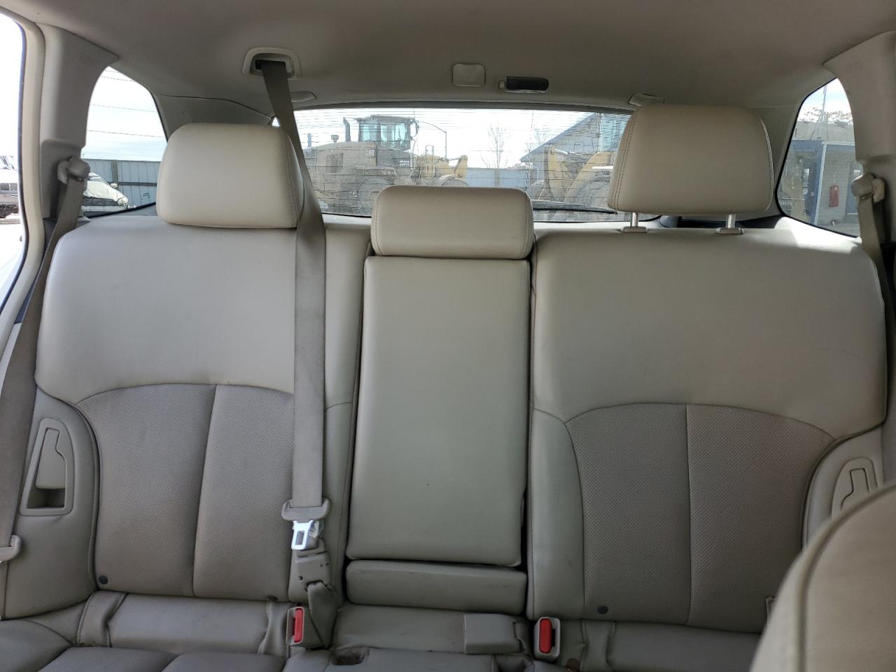 2013 Subaru Outback - Image 10