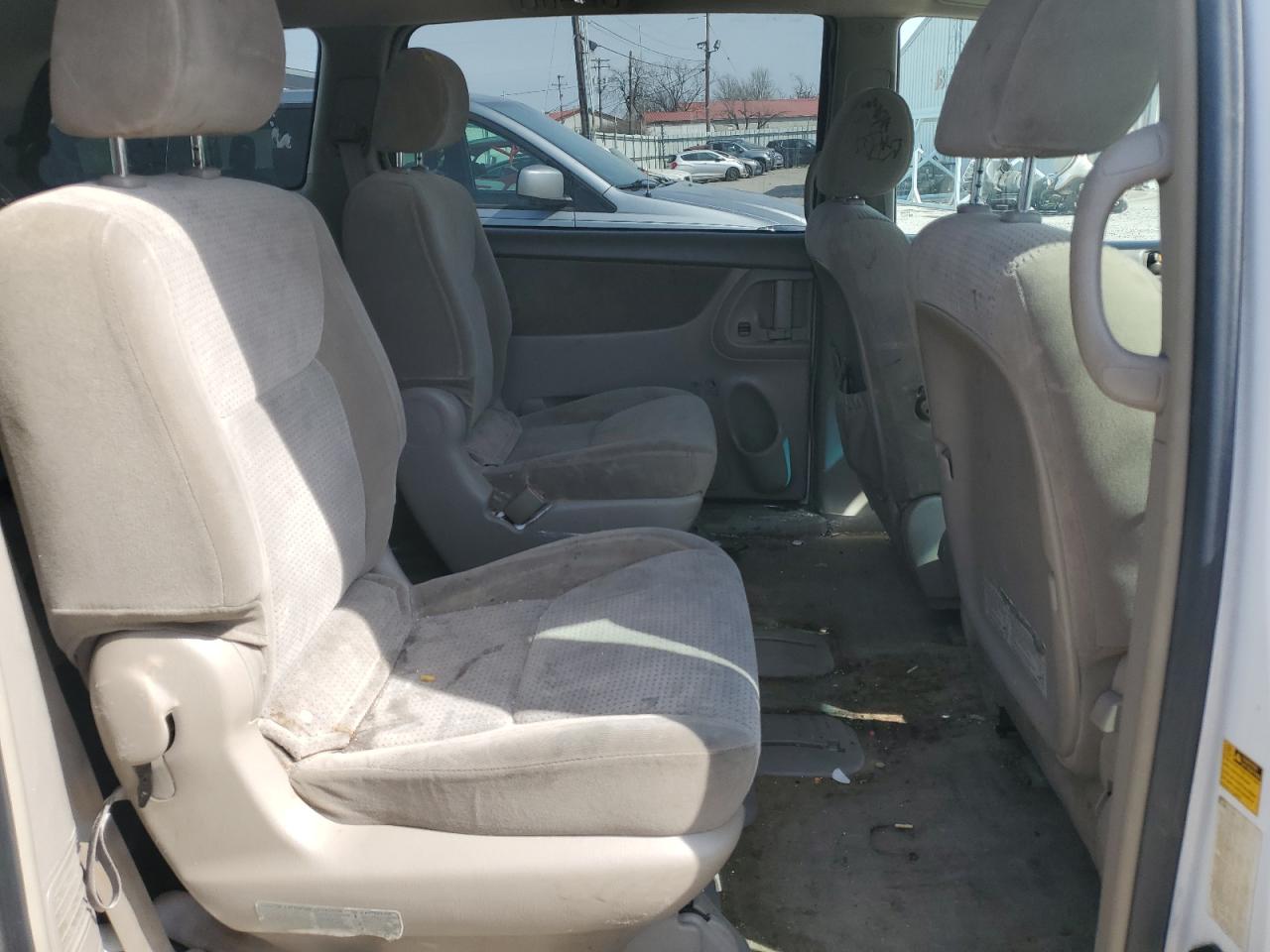 2008 Toyota Sienna - Image 11