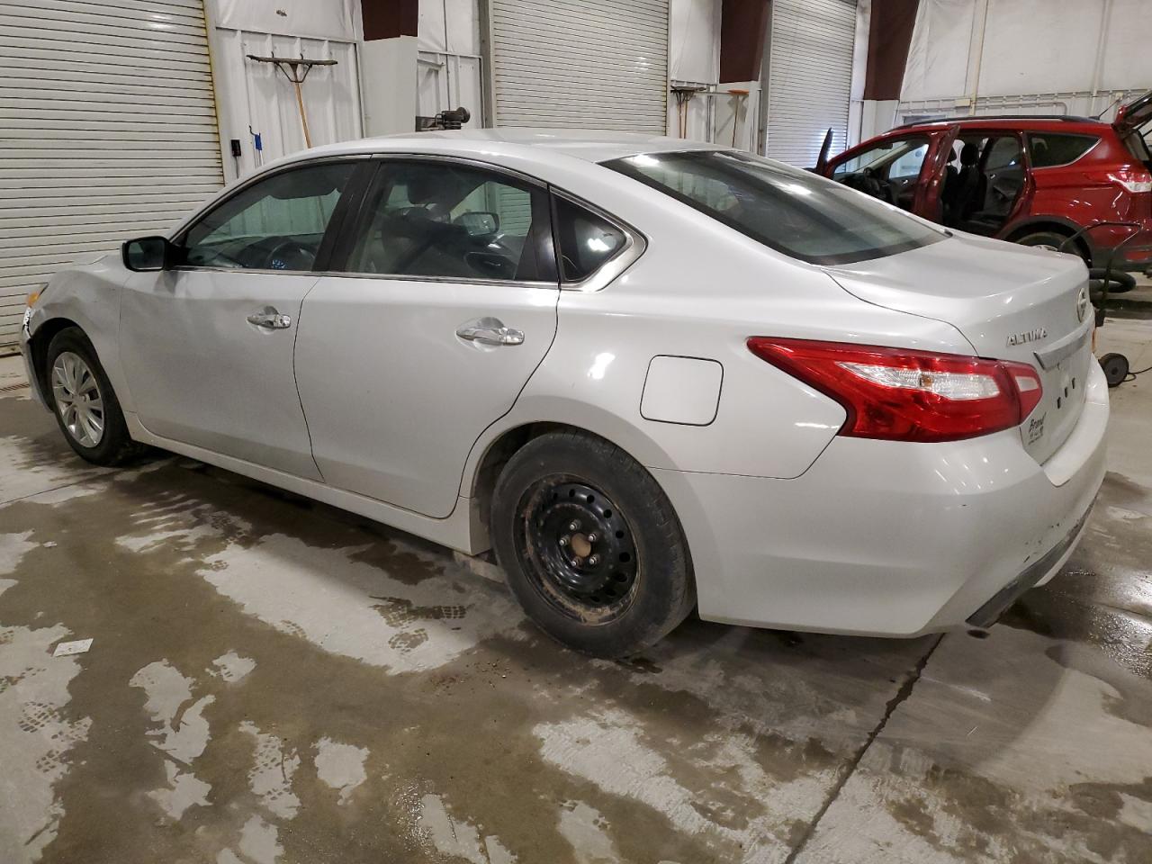 2016 Nissan Altima - Image 2