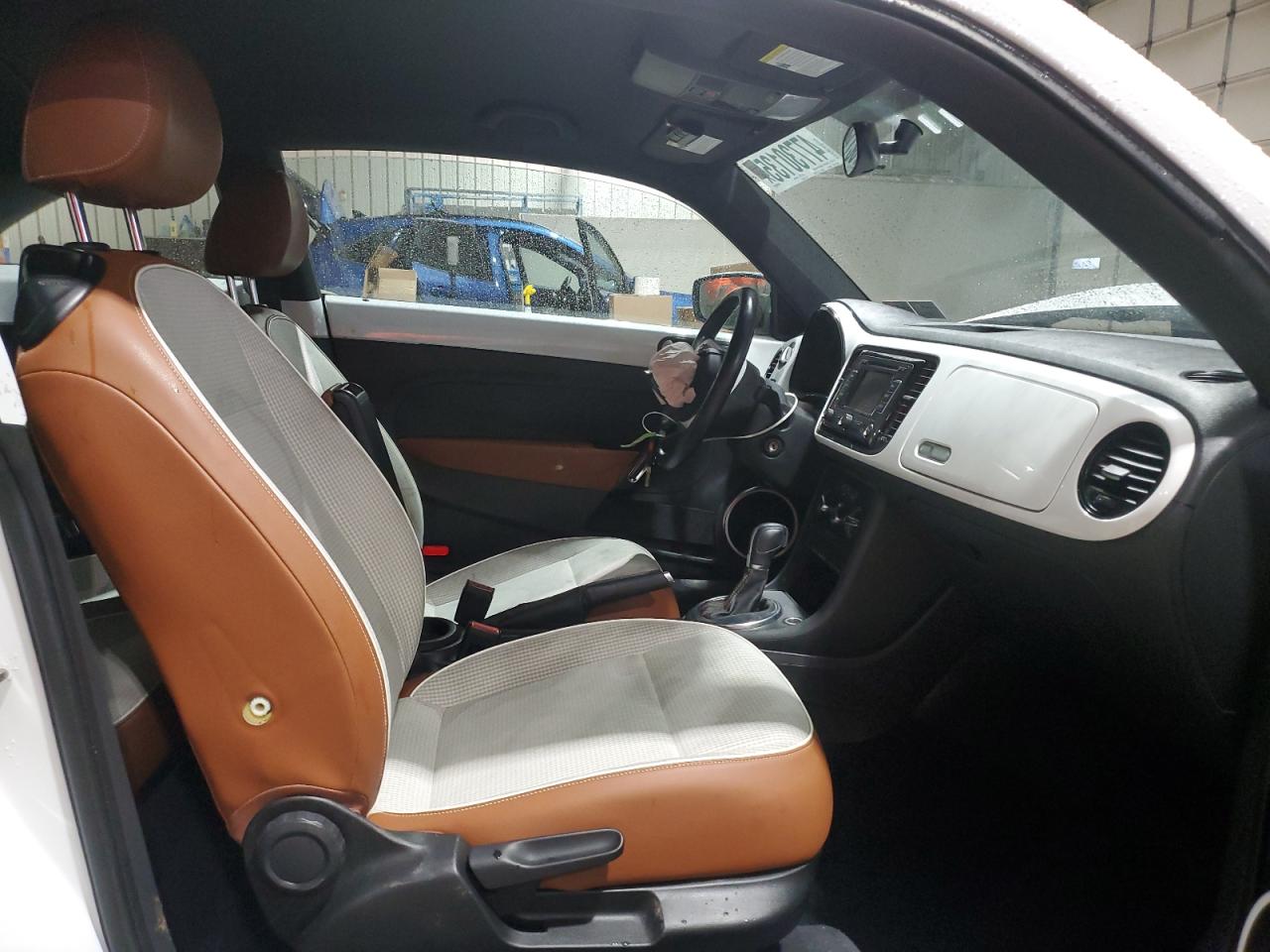 2015 Volkswagen Beetle - Image 10