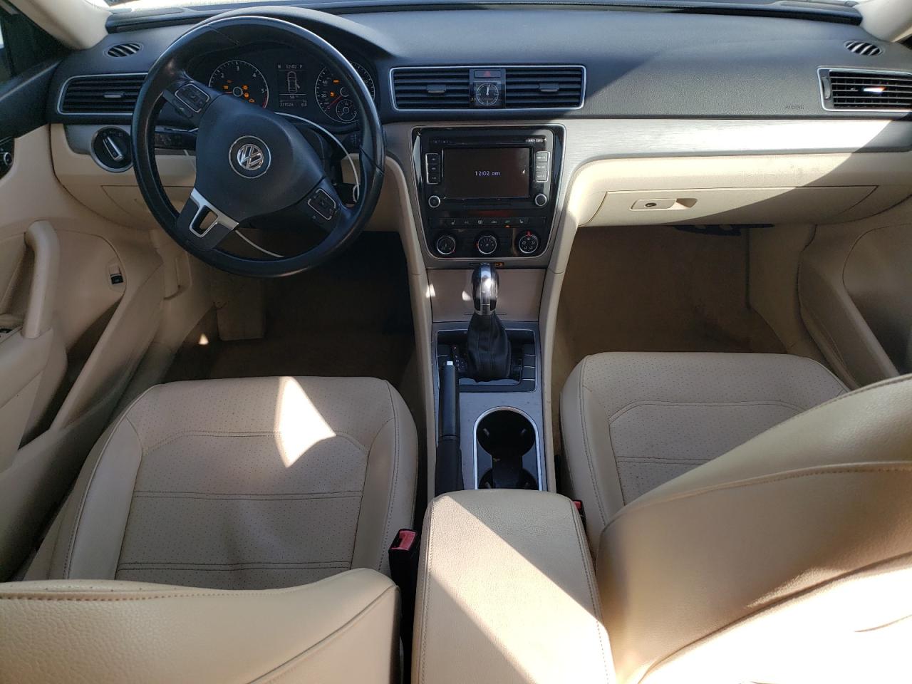 2014 Volkswagen Passat - Image 8