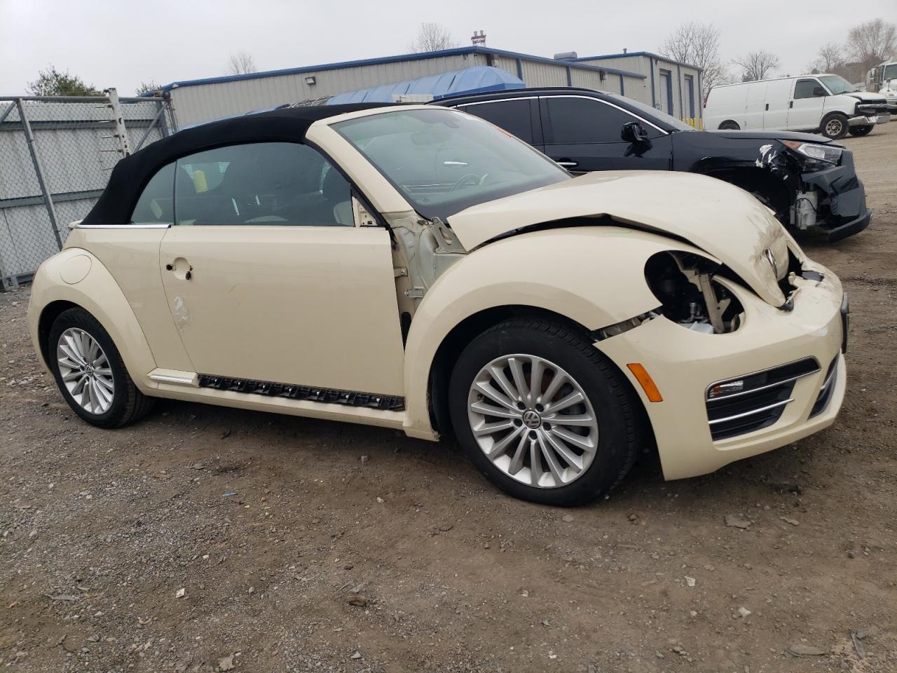 2019 Volkswagen Beetle - Image 4
