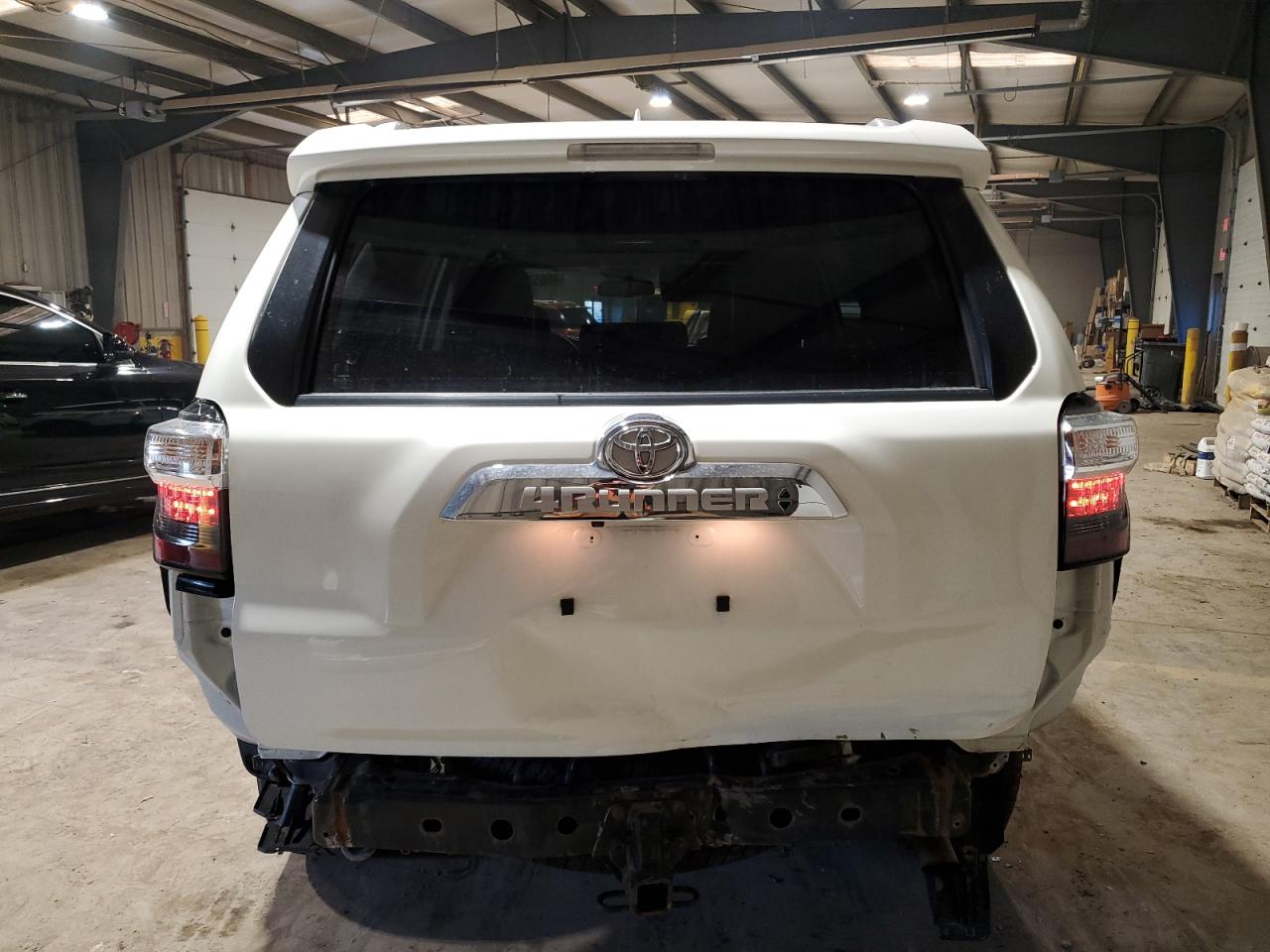 2018 Toyota 4Runner - Image 6