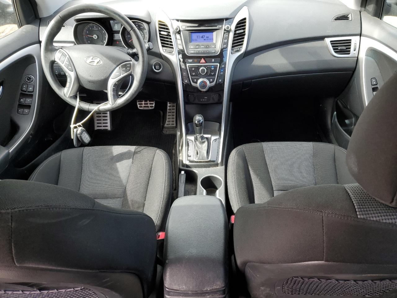 2016 Hyundai Elantra - Image 8