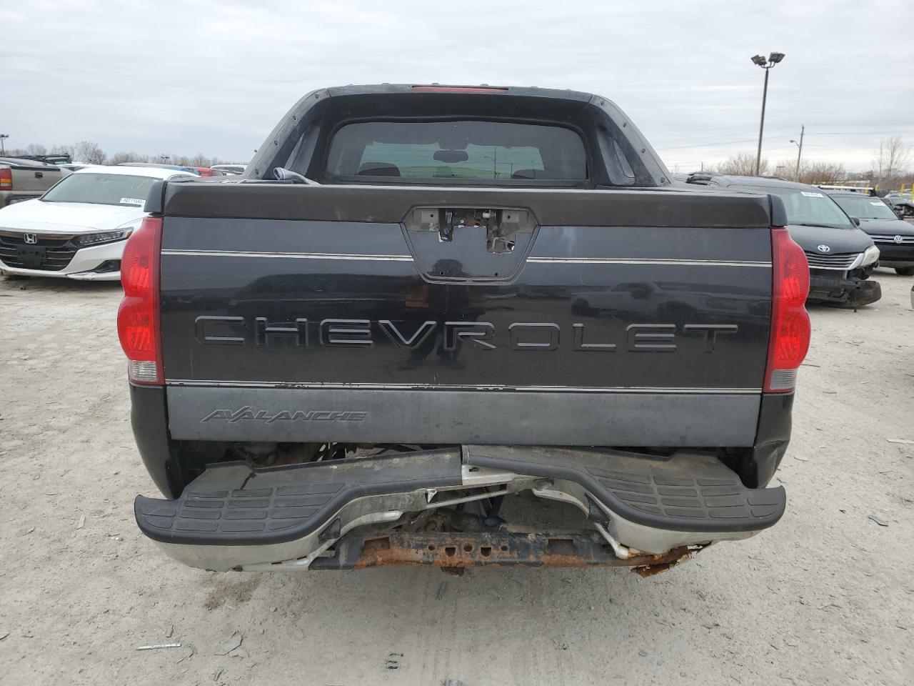 2004 Chevrolet Avalanche - Image 6