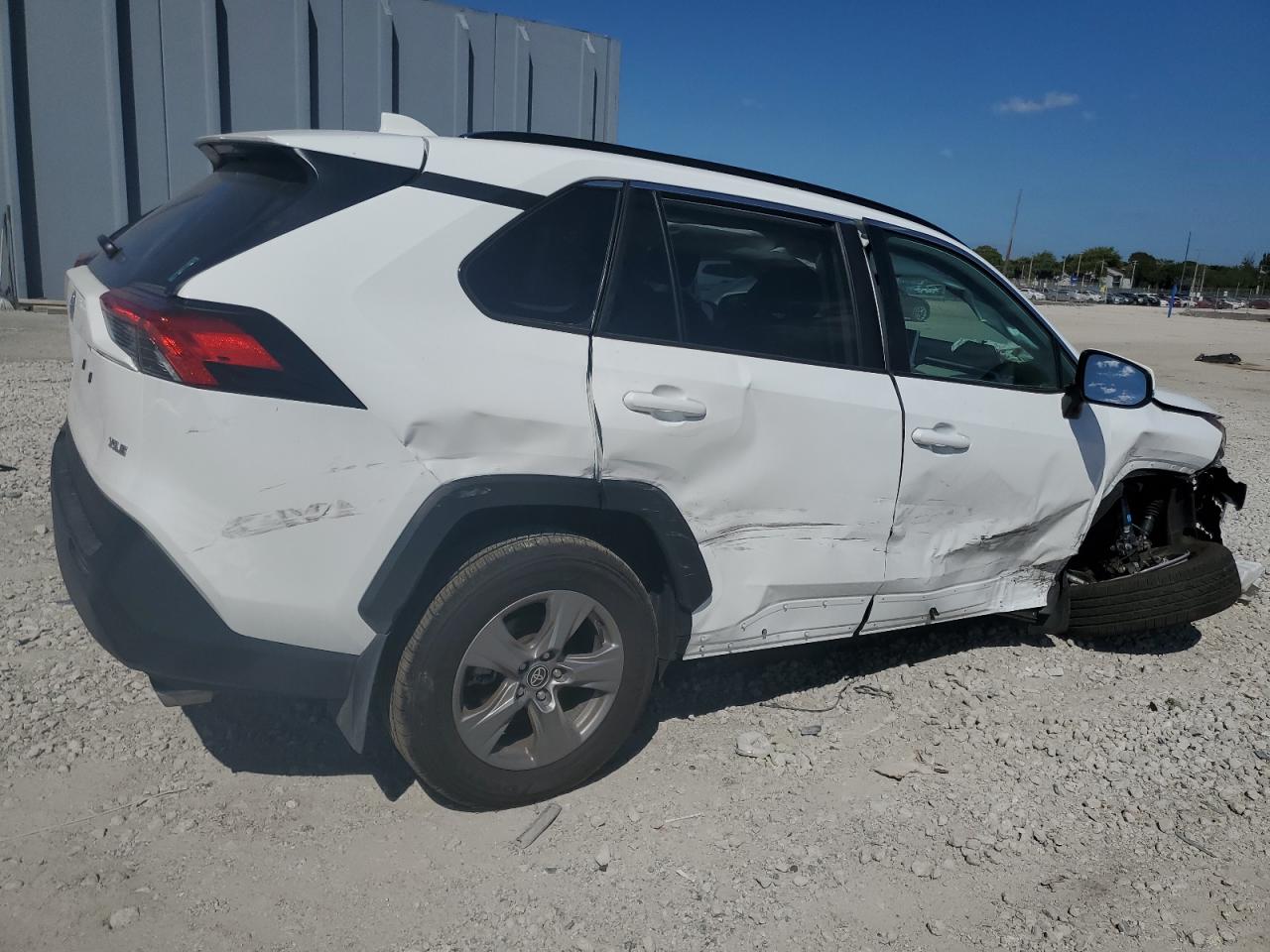 2024 Toyota RAV 4 - Image 3
