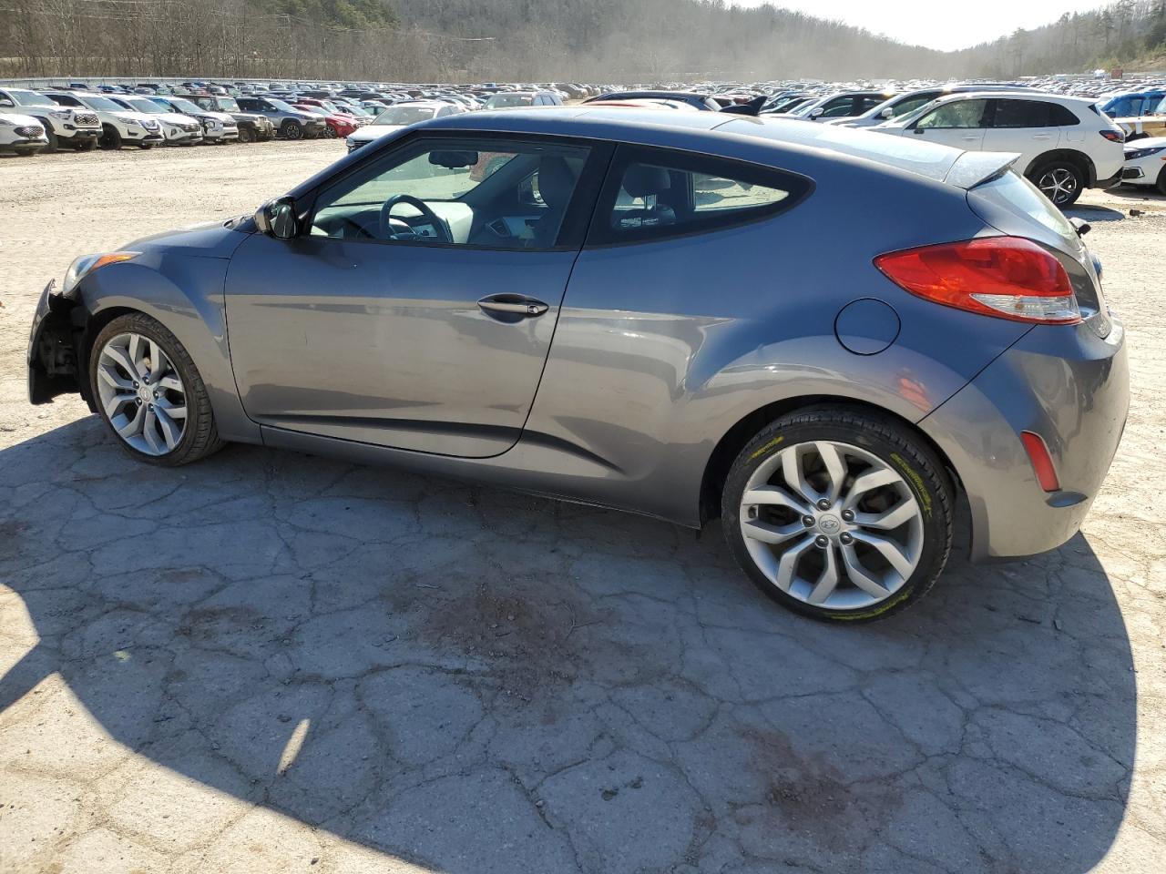 2015 Hyundai Veloster - Image 2