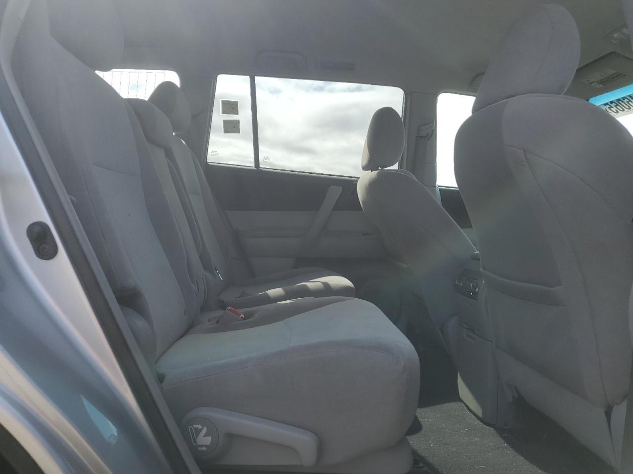 2013 Toyota Highlander - Image 11