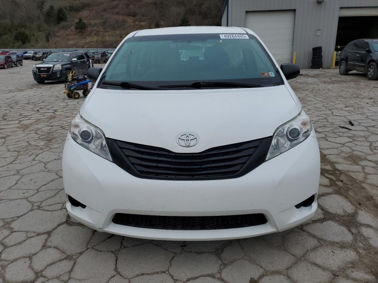 2017 Toyota Sienna - Image 5