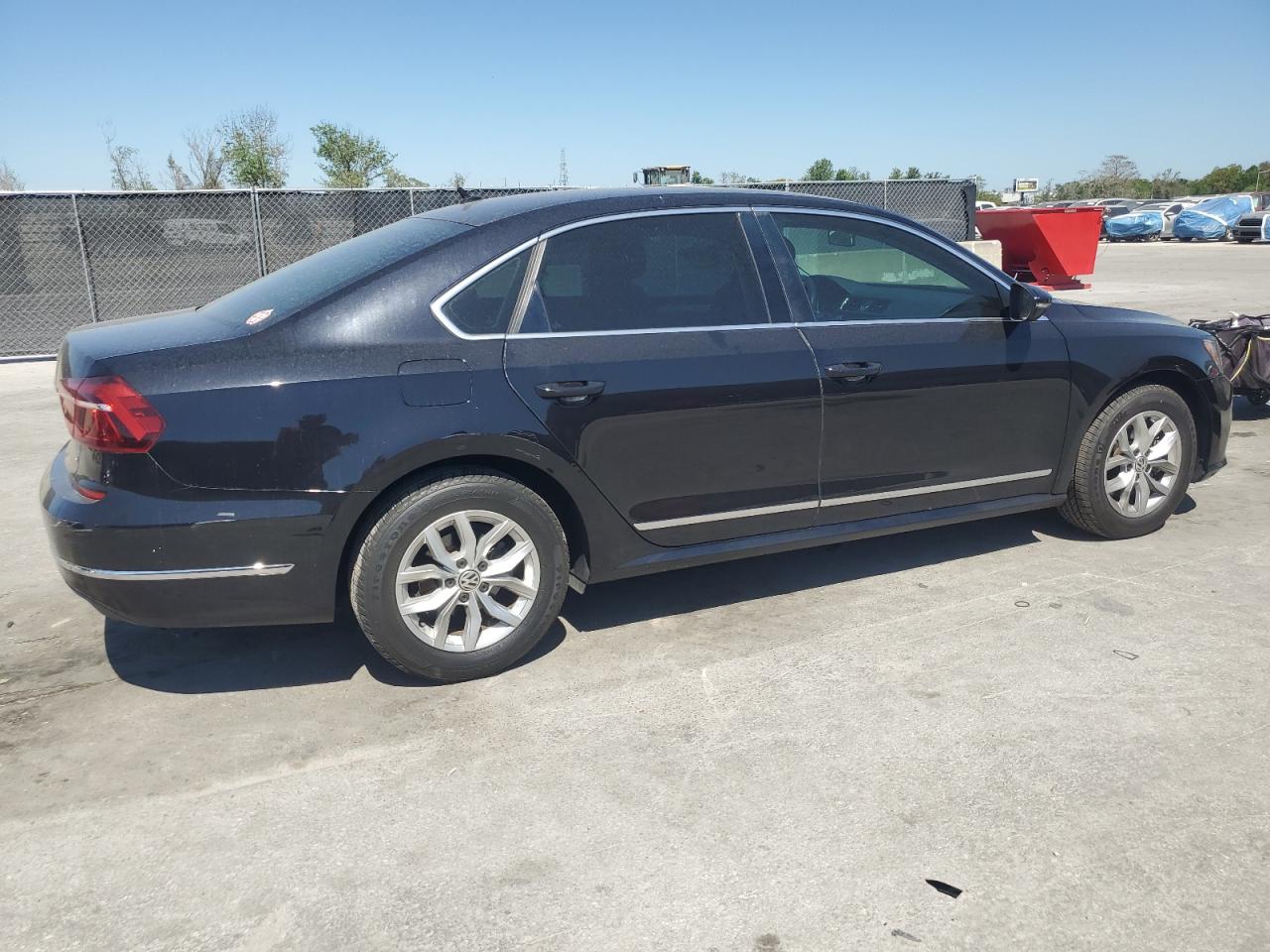 2017 Volkswagen Passat - Image 3