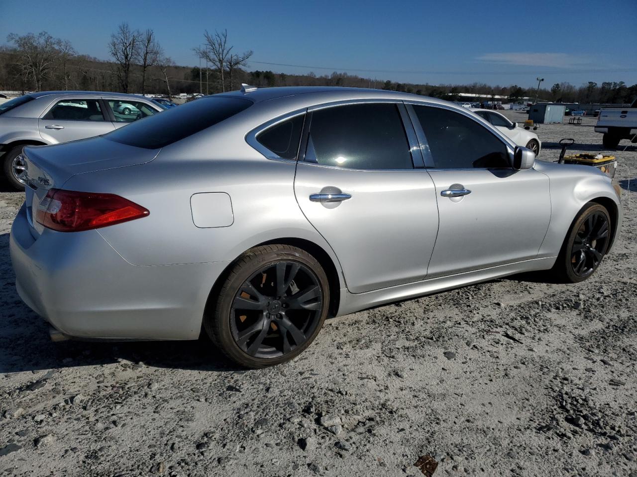 2011 Infiniti M - Image 3
