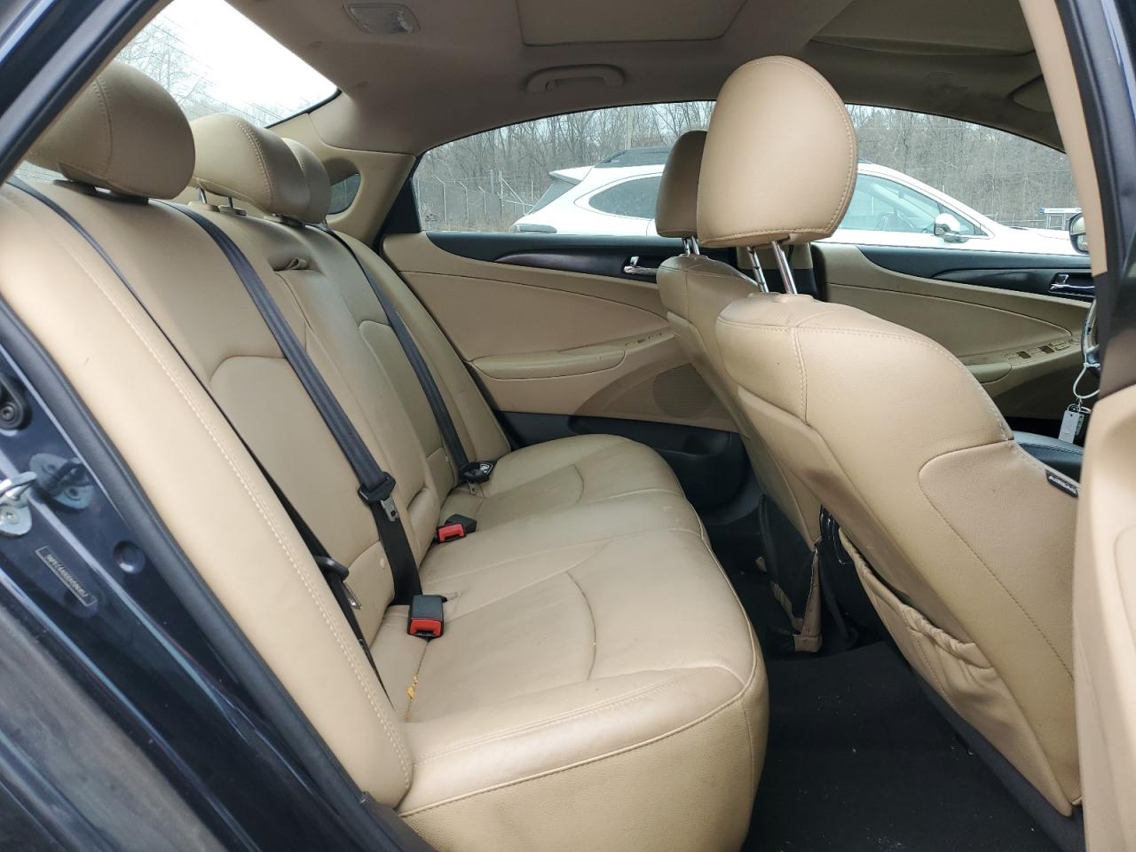 2013 Hyundai Sonata - Image 10