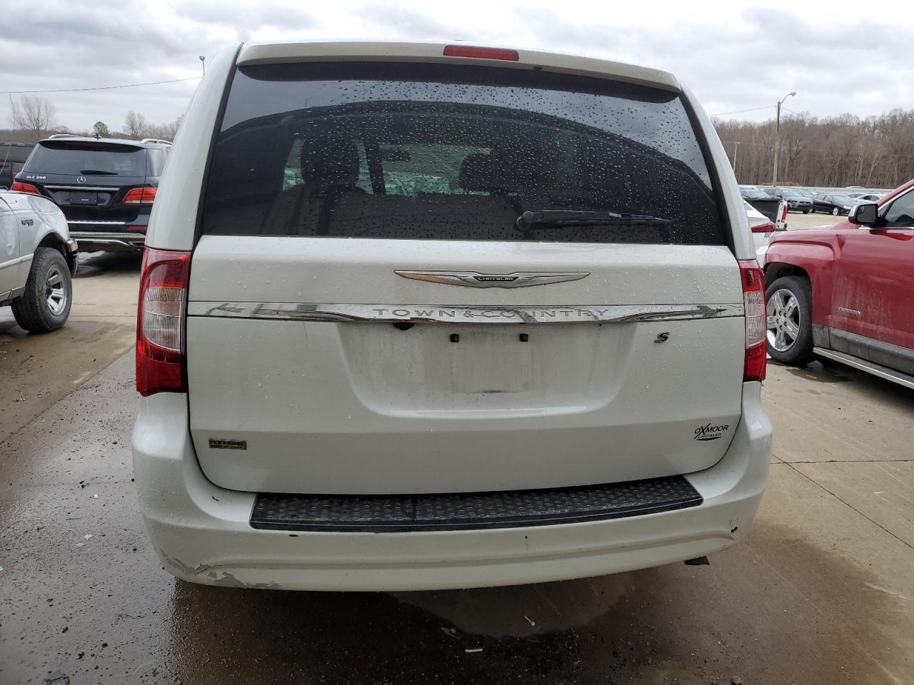 2015 Chrysler Town & Country - Image 6