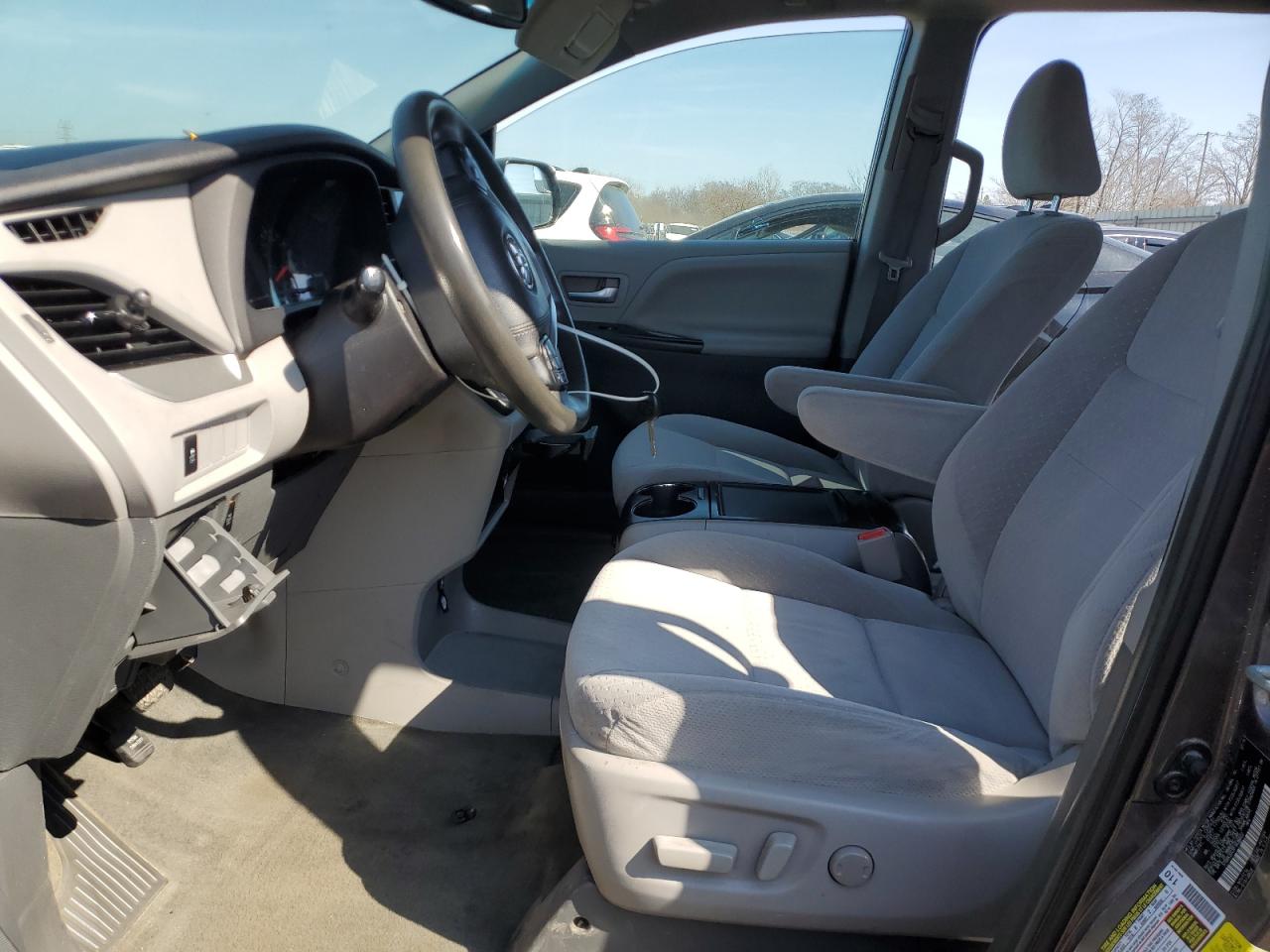 2015 Toyota Sienna - Image 7