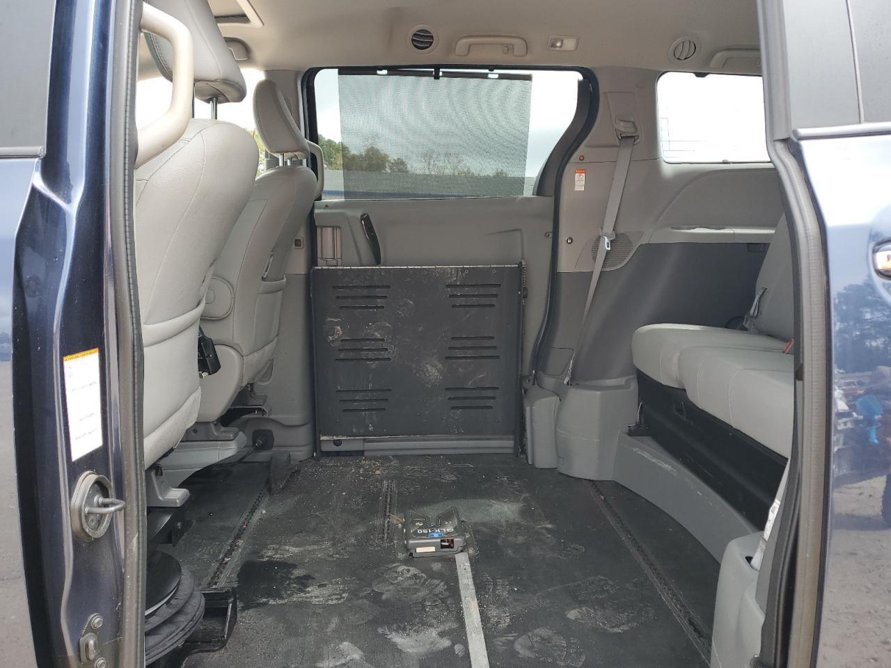 2018 Toyota Sienna - Image 11
